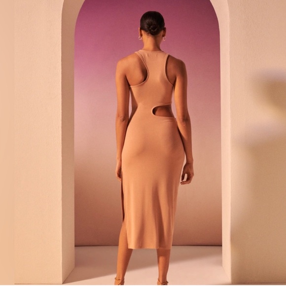 NWT Abercrombie & Fitch | Cut Out Asymmetric MIDI Dress XSp - Picture 2 of 14